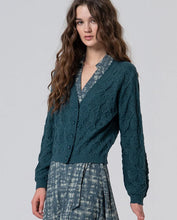 Afbeelding in Gallery-weergave laden, Surkana V-neck cardigan with fantasy knit blue
