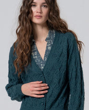 Afbeelding in Gallery-weergave laden, Surkana V-neck cardigan with fantasy knit blue