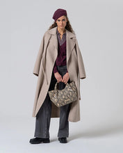 Afbeelding in Gallery-weergave laden, Surkana V-neck cardigan with fantasy knit bourdeaux