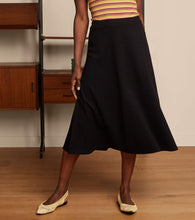 Afbeelding in Gallery-weergave laden, KING LOUIE Juno Milano Crepe midi rok in zwart