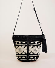 Afbeelding in Gallery-weergave laden, SURKANA Studded and embroidered shoulder strap Black

