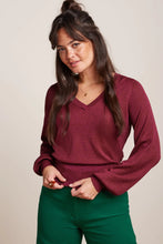 Afbeelding in Gallery-weergave laden, KING LOUIE  V Neck Bellsleeve Spiro

