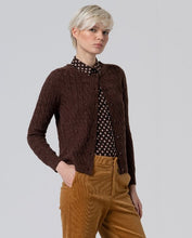 Afbeelding in Gallery-weergave laden, Surkana Short Fitted Cable Knit Cardigan Chocolate 555LARA332
