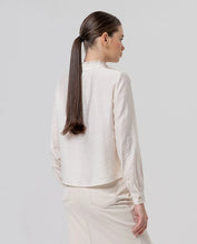 Afbeelding in Gallery-weergave laden, SURKANA Blouse with Detail on the Front – Ecru
