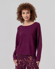 Afbeelding in Gallery-weergave laden, SURKANA Boat Neckline Sweater – CHERRY
