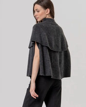 Afbeelding in Gallery-weergave laden, SURKANA Knit Cape – Antraciet
