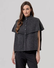 Afbeelding in Gallery-weergave laden, SURKANA Knit Cape – Antraciet
