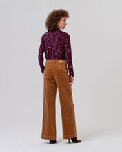 Afbeelding in Gallery-weergave laden, SURKANA Wide Pants with Patch Pockets – toffee
