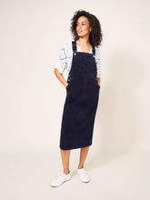Afbeelding in Gallery-weergave laden, WHITE STUFF Emmie Organic Cord Midi Pinafore
