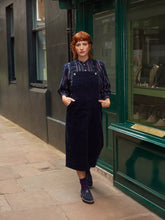 Afbeelding in Gallery-weergave laden, WHITE STUFF Emmie Organic Cord Midi Pinafore
