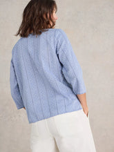 Afbeelding in Gallery-weergave laden, WHITE STUFF RAE ORGANIC COTTON V NECK TOP
