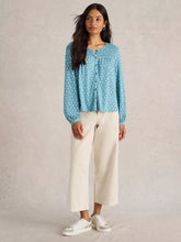 Afbeelding in Gallery-weergave laden, WHITE STUFF DANIELLA SHIRRED CREW NECK TOP
