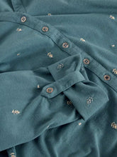 Afbeelding in Gallery-weergave laden, WHITE STUFF ANNIE EMBROIDERED JERSEY COLLARED SHIRT
