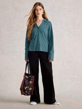 Afbeelding in Gallery-weergave laden, WHITE STUFF ANNIE EMBROIDERED JERSEY COLLARED SHIRT
