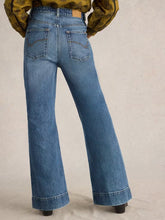Afbeelding in Gallery-weergave laden, WHITE STUFF Frankie Flare Jeans
