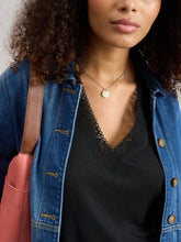 Afbeelding in Gallery-weergave laden, WHITE STUFF ELLIE LACE V NECK VEST
