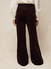 Afbeelding in Gallery-weergave laden, WHITE STUFF TIA VELVET WIDE LEG TROUSER
