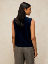 Afbeelding in Gallery-weergave laden, WHITE STUFF MILLIE SHELL WAISTCOAT
