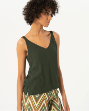 Afbeelding in Gallery-weergave laden, SURKANA Plain crepe tank top Khaki
