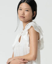 Afbeelding in Gallery-weergave laden, Surkana top with ruffles white
