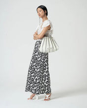 Afbeelding in Gallery-weergave laden, Surkana top with ruffles white
