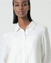 Afbeelding in Gallery-weergave laden, SURKANA Long, loose-fitting shirt with vents White
