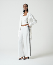 Afbeelding in Gallery-weergave laden, SURKANA Long, loose-fitting shirt with vents White
