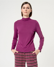 Afbeelding in Gallery-weergave laden, SURKANA Plain long sleeve t-shirt with perkins collar Purple
