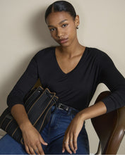 Afbeelding in Gallery-weergave laden, SURKANA V HALS SHIRT BAMBOO VISCOSE
