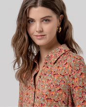 Afbeelding in Gallery-weergave laden, SURKANA Printed viscose shirt Camel
