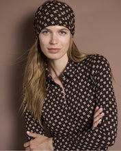 Afbeelding in Gallery-weergave laden, SURKANA Retro print elastisch shirt Zwart
