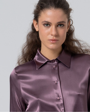 Afbeelding in Gallery-weergave laden, SURKANA Satijnen blouse met ruches Blueberry
