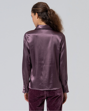 Afbeelding in Gallery-weergave laden, SURKANA Satijnen blouse met ruches Blueberry
