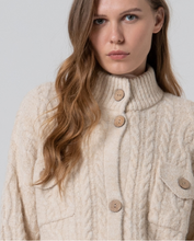 Afbeelding in Gallery-weergave laden, SURKANA OVERSIZED CABLE KNIT CARDIGAN
