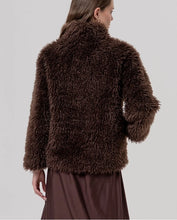 Afbeelding in Gallery-weergave laden, SURKANA Faux fur coat with high neck Chocolate
