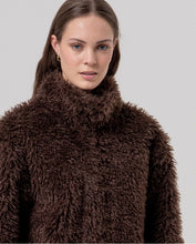 Afbeelding in Gallery-weergave laden, SURKANA Faux fur coat with high neck Chocolate
