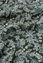 Afbeelding in Gallery-weergave laden, SEASALT  Mallow Button Through Jersey Top

