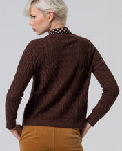 Afbeelding in Gallery-weergave laden, Surkana Short Fitted Cable Knit Cardigan Chocolate 555LARA332
