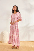 Afbeelding in Gallery-weergave laden, NUD FLORAL DRESS WITH BARDOT NECKLINE - PINK
