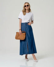 Afbeelding in Gallery-weergave laden, SURKANA Maxi Skirt With Slit Blue
