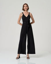 Afbeelding in Gallery-weergave laden, SURKANA Strap jumpsuit in zwart
