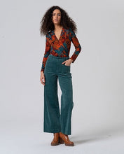 Afbeelding in Gallery-weergave laden, Surkana Flared Pants With Patch Pocked -Steel Blue
