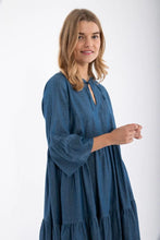 Afbeelding in Gallery-weergave laden, DANEFAE Danekamelia Chambrey Dress Dark Indigo
