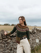 Afbeelding in Gallery-weergave laden, ERIBE Cardigan Alpine Fair Isle Merino Lamswol Thistle
