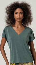 Afbeelding in Gallery-weergave laden, SURKANA Shirt V-Neck Green
