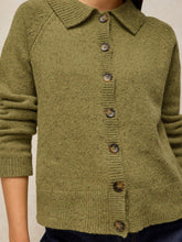 Afbeelding in Gallery-weergave laden, White Stuff Women's Shepard Collar Cardi In Mid Chartreuse
