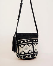 Afbeelding in Gallery-weergave laden, SURKANA Studded and embroidered shoulder strap Black
