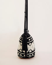 Afbeelding in Gallery-weergave laden, SURKANA Studded and embroidered shoulder strap Black
