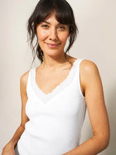 Afbeelding in Gallery-weergave laden, WHITE STUFF SEA BREEZE VEST WHITE
